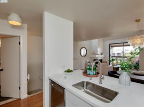 2101 Shoreline Dr 475, Alameda CA 94501