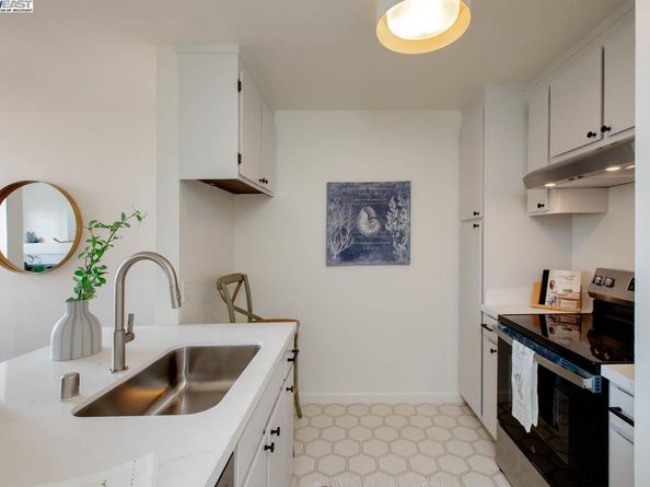 2101 Shoreline Dr 475, Alameda CA 94501