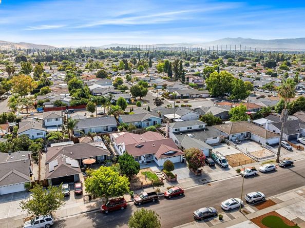 2566 Boren Dr, San Jose CA 95121