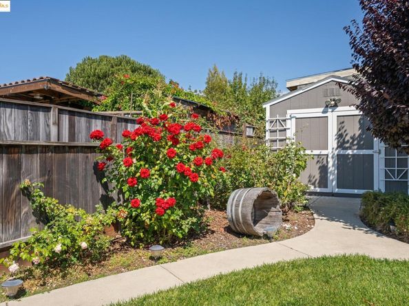 952 Amador St, Richmond CA 94805