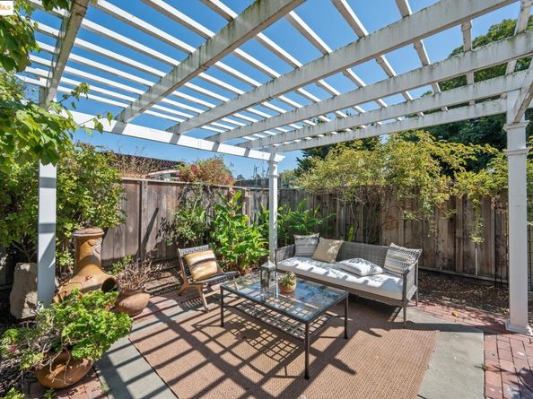 952 Amador St, Richmond CA 94805