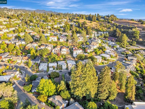 4663 Harbord Dr, Oakland CA 94618