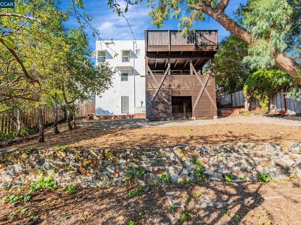 4663 Harbord Dr, Oakland CA 94618
