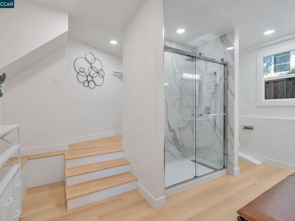 4663 Harbord Dr, Oakland CA 94618