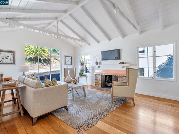 4663 Harbord Dr, Oakland CA 94618