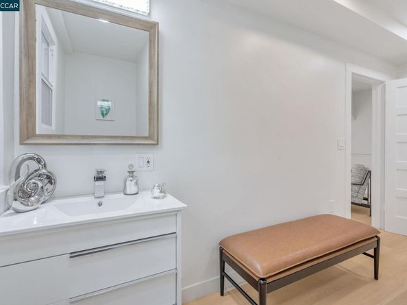 4663 Harbord Dr, Oakland CA 94618