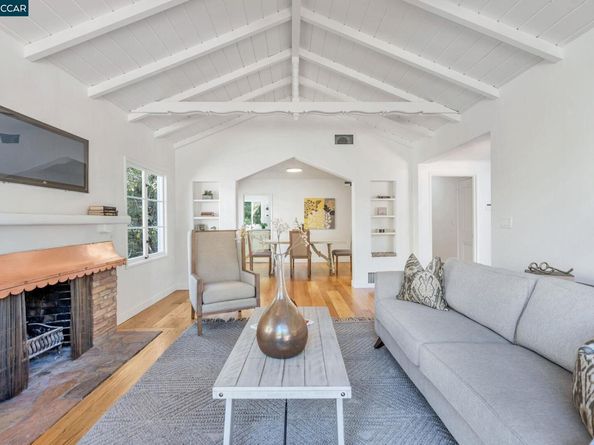 4663 Harbord Dr, Oakland CA 94618