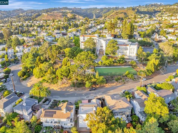 4663 Harbord Dr, Oakland CA 94618