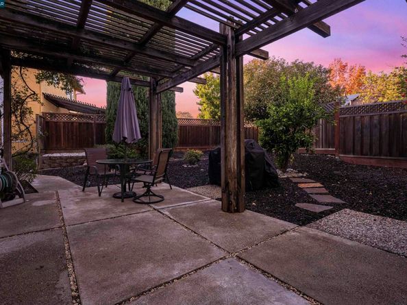 362 Willowcreek Ln, Martinez CA 94553