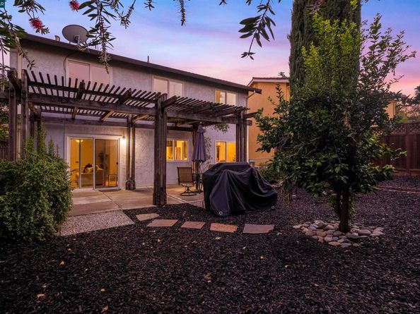 362 Willowcreek Ln, Martinez CA 94553