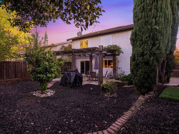 362 Willowcreek Ln, Martinez CA 94553