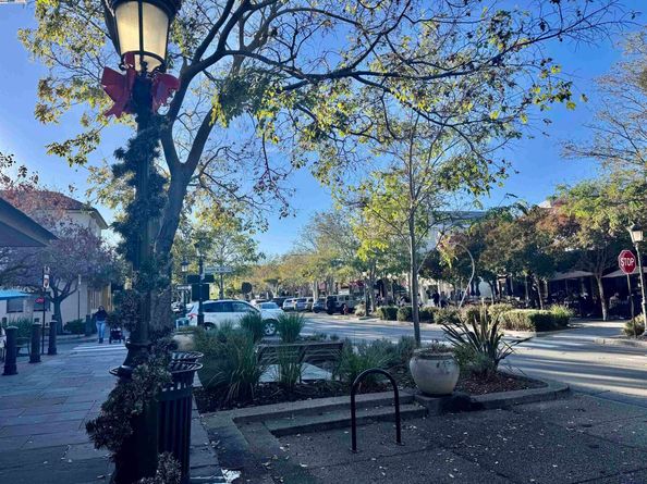 1087 Murrieta Blvd 243, Livermore CA 94550