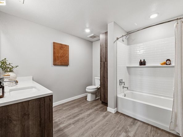 2400 Adeline ST 404, Oakland CA 94607