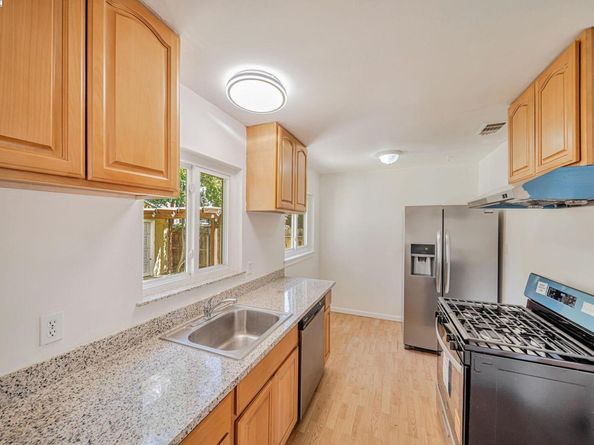 2056 Elm St, Livermore CA 94551