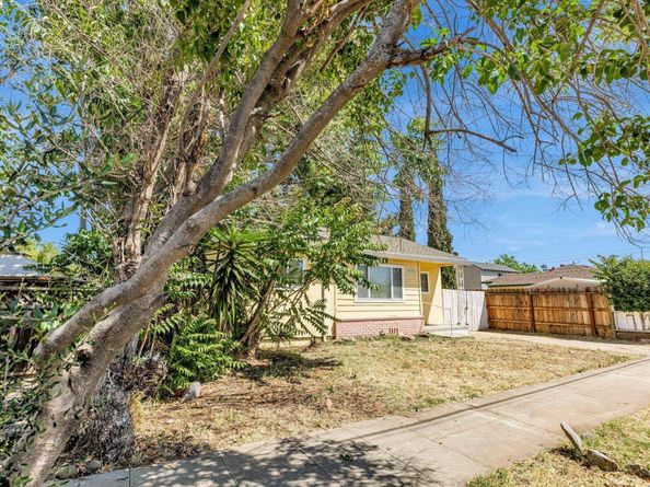 2056 Elm St, Livermore CA 94551