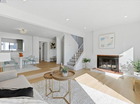 1088 Azalea Ct, Hayward CA 94541