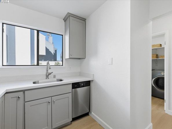 1088 Azalea Ct, Hayward CA 94541