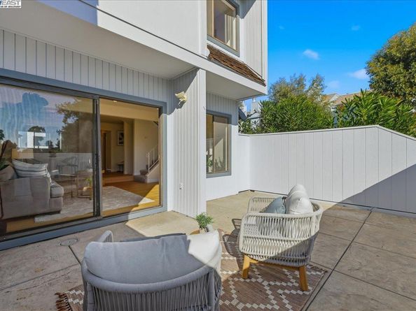 1088 Azalea Ct, Hayward CA 94541