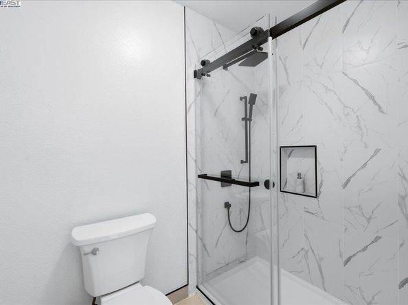 1088 Azalea Ct, Hayward CA 94541