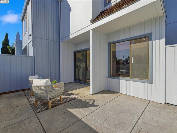 1088 Azalea Ct, Hayward CA 94541