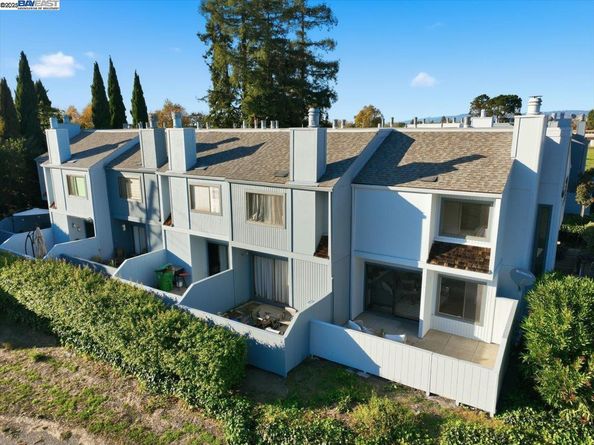 1088 Azalea Ct, Hayward CA 94541