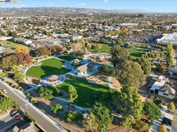 1088 Azalea Ct, Hayward CA 94541