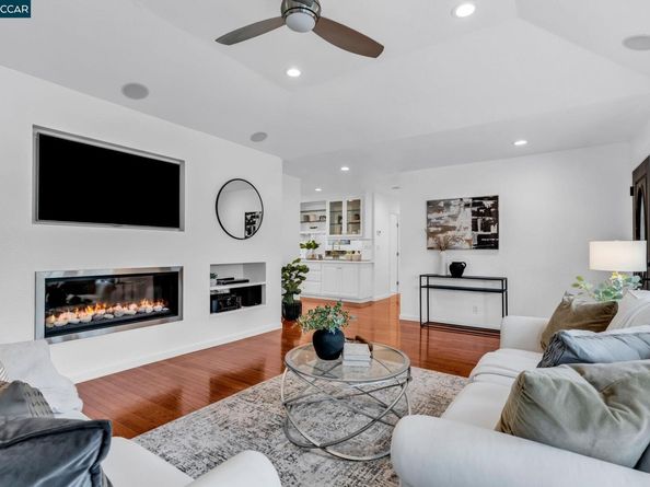 1015 Pleasant Valley Dr, Pleasant Hill CA 94523