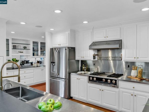 1015 Pleasant Valley Dr, Pleasant Hill CA 94523
