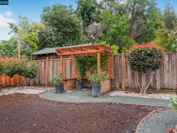 1015 Pleasant Valley Dr, Pleasant Hill CA 94523