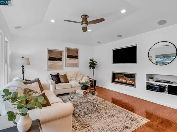 1015 Pleasant Valley Dr, Pleasant Hill CA 94523