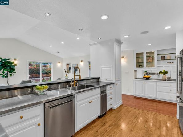 1015 Pleasant Valley Dr, Pleasant Hill CA 94523