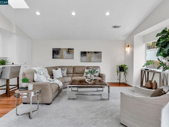 1015 Pleasant Valley Dr, Pleasant Hill CA 94523