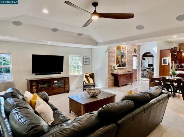 1000 Walnut Drive, Lafayette CA 94549