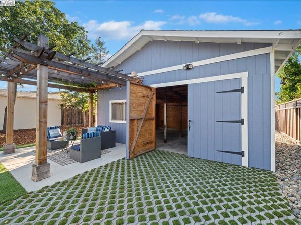 2542 Fourth St, Livermore CA 94550