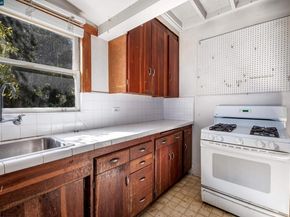 6391 Hillmont Dr, Oakland CA 94605