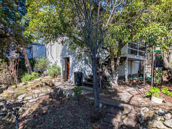 6391 Hillmont Dr, Oakland CA 94605