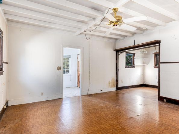 6391 Hillmont Dr, Oakland CA 94605