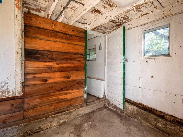 6391 Hillmont Dr, Oakland CA 94605