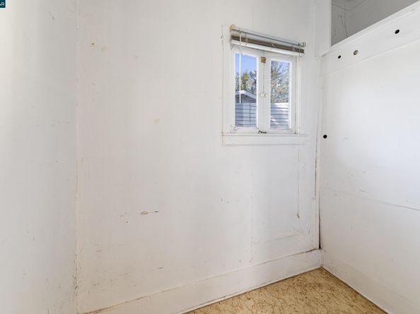 6391 Hillmont Dr, Oakland CA 94605