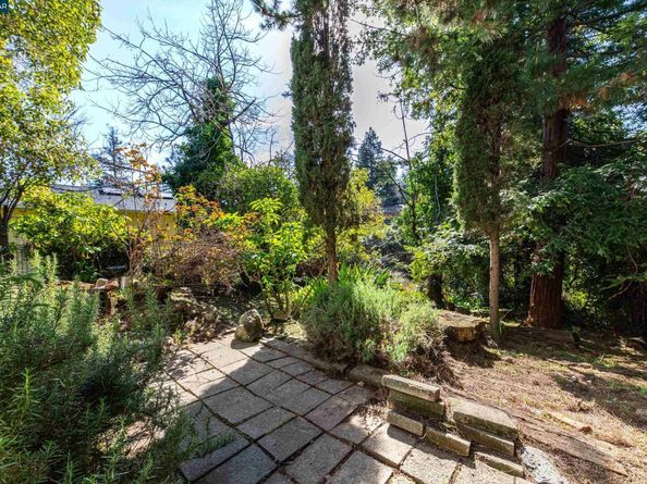 6391 Hillmont Dr, Oakland CA 94605