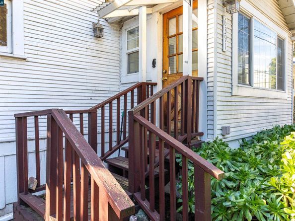 6391 Hillmont Dr, Oakland CA 94605