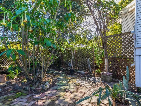 6391 Hillmont Dr, Oakland CA 94605