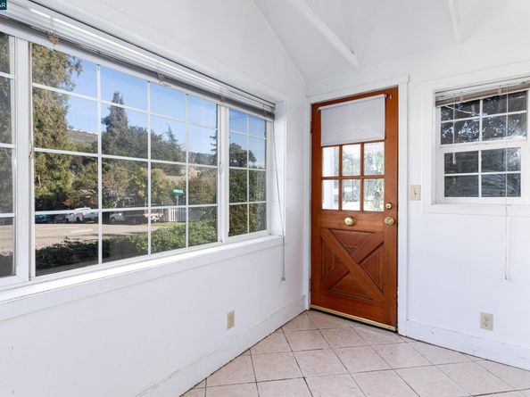 6391 Hillmont Dr, Oakland CA 94605
