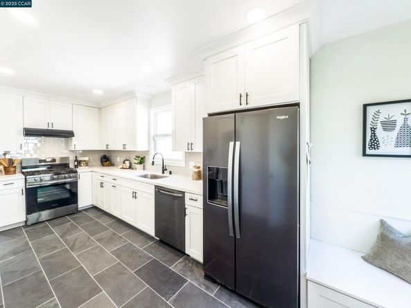556 41St St, Richmond CA 94805