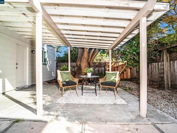 556 41St St, Richmond CA 94805