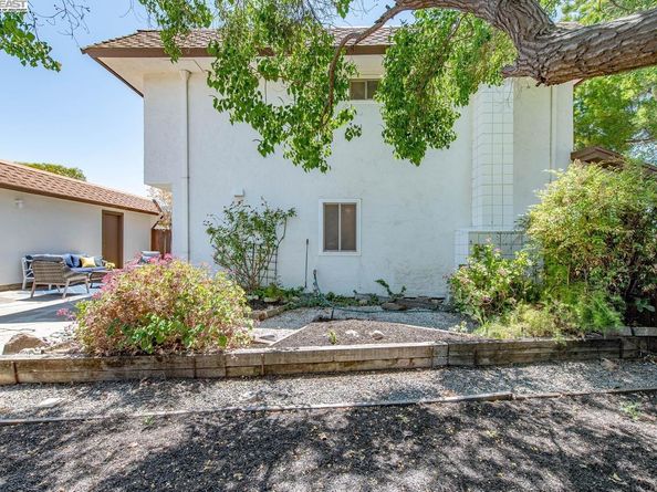1004 Vienna St, Livermore CA 94550