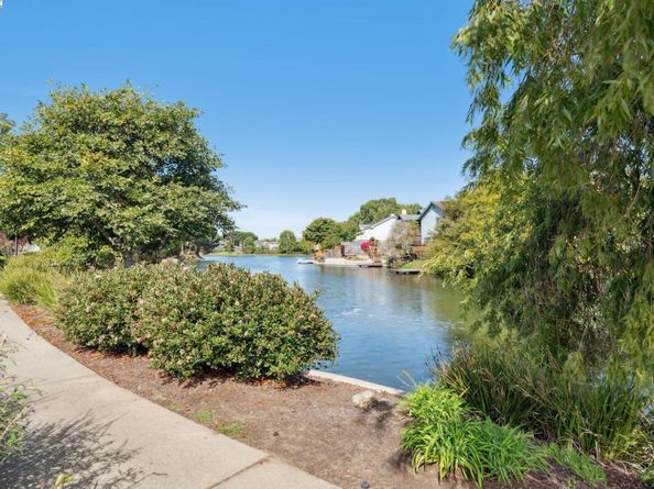 101 Carob Ln, Alameda CA 94502