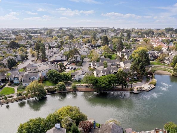 101 Carob Ln, Alameda CA 94502
