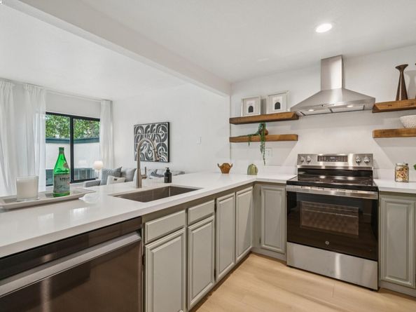 101 Carob Ln, Alameda CA 94502