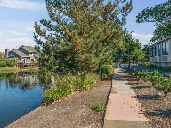 101 Carob Ln, Alameda CA 94502